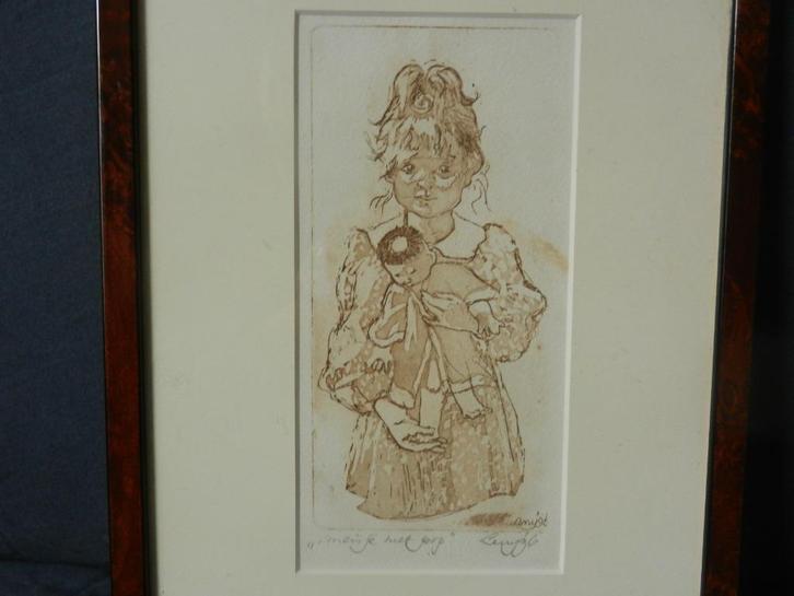 Leuke Ets Meisje met pop door Leny Noyen 1996 19,2 x 9,1 cm, Antiek en Kunst, Kunst | Etsen en Gravures, Ophalen of Verzenden