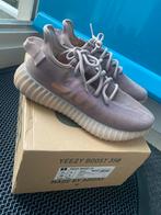 YEEZY ORGINEEL NEW ongedragen / miskoop, te klein., Kleding | Heren, Schoenen, Ophalen of Verzenden, Zo goed als nieuw, Bruin