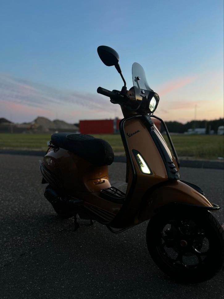 Vespa sprint custom, Fietsen en Brommers, Scooters | Vespa, Zo goed als nieuw, Overige modellen, Maximaal 45 km/u, Benzine, Ophalen