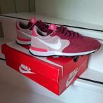 Nike Internationalist Fuchsia en Burgundy mt38/39 goede staa, Ophalen of Verzenden, Gebruikt, Hardloopschoenen, Nike