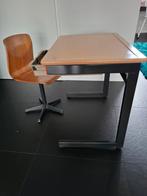 Kinderbureau met stoel en laatje ,oud vintage schoolbankje, Ophalen, Zo goed als nieuw, Bureau