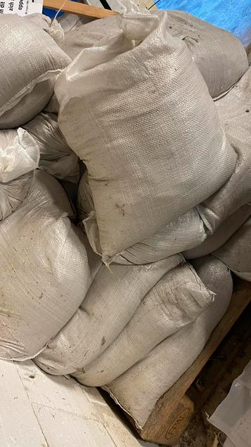 Gratis: zandzakken! beschikbaar voor biedingen