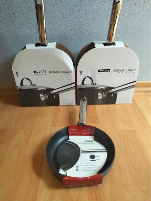 2 hapjes pannen met deksel 24 cm en koekpan 20cm van THOMAS, Huis en Inrichting, Keuken | Potten en Pannen, Nieuw, Pannenset, Rvs