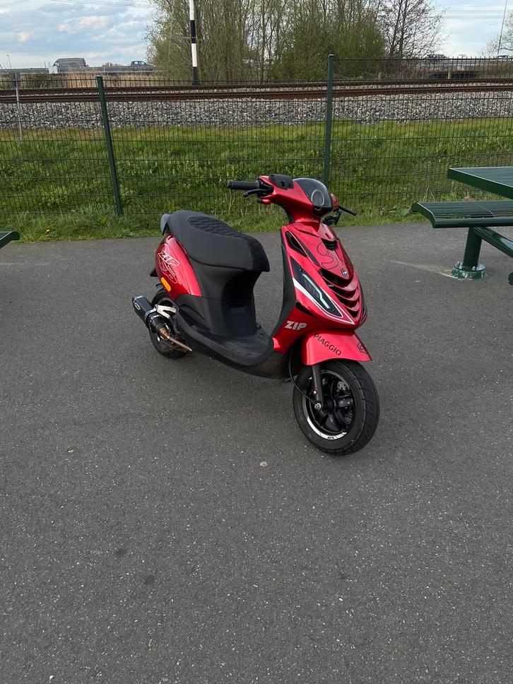 Frisse Piaggio zip, Fietsen en Brommers, Scooters | Piaggio, Zo goed als nieuw, Zip, Maximaal 45 km/u, Benzine, Ophalen of Verzenden