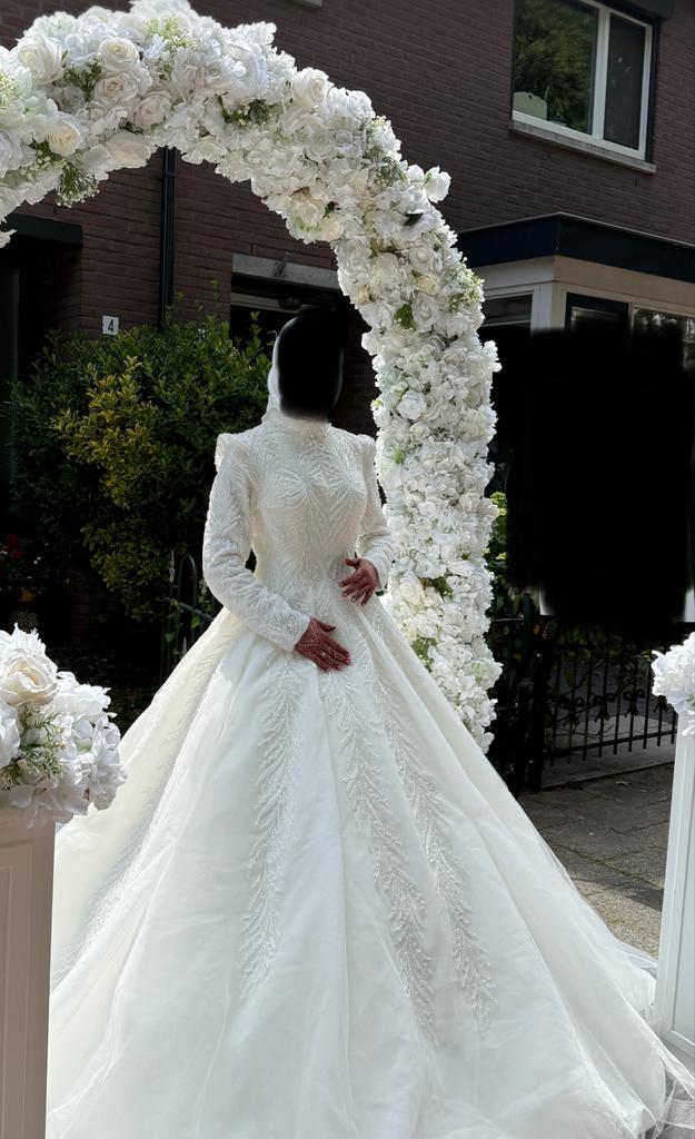 Hijab/bedekte winter Bruidsjurk -  Te Koop, Kleding | Dames, Trouwkleding en Trouwaccessoires, Zo goed als nieuw, Trouwjurk, Wit