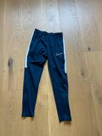Sportbroek trainingsbroek Nike maat 128 - 134, Ophalen, Jongen of Meisje, Sport- of Zwemkleding, Zo goed als nieuw