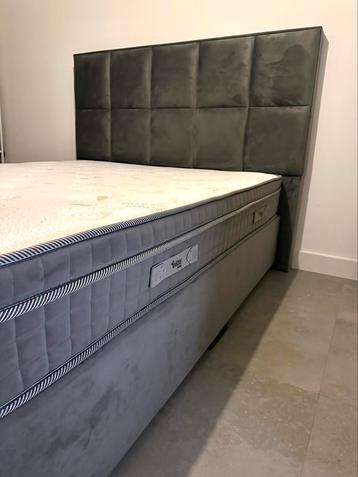 Boxspring met een tv lift 160x 200  beschikbaar voor biedingen