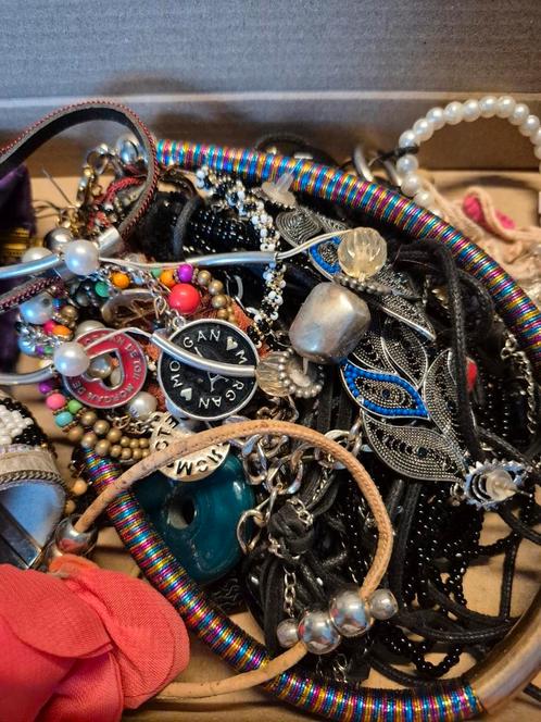 Gezocht: oude sieraden (mag kapot zijn) om te upcyclen, Hobby en Vrije tijd, Kralen en Sieraden maken, Gebruikt, Overige typen