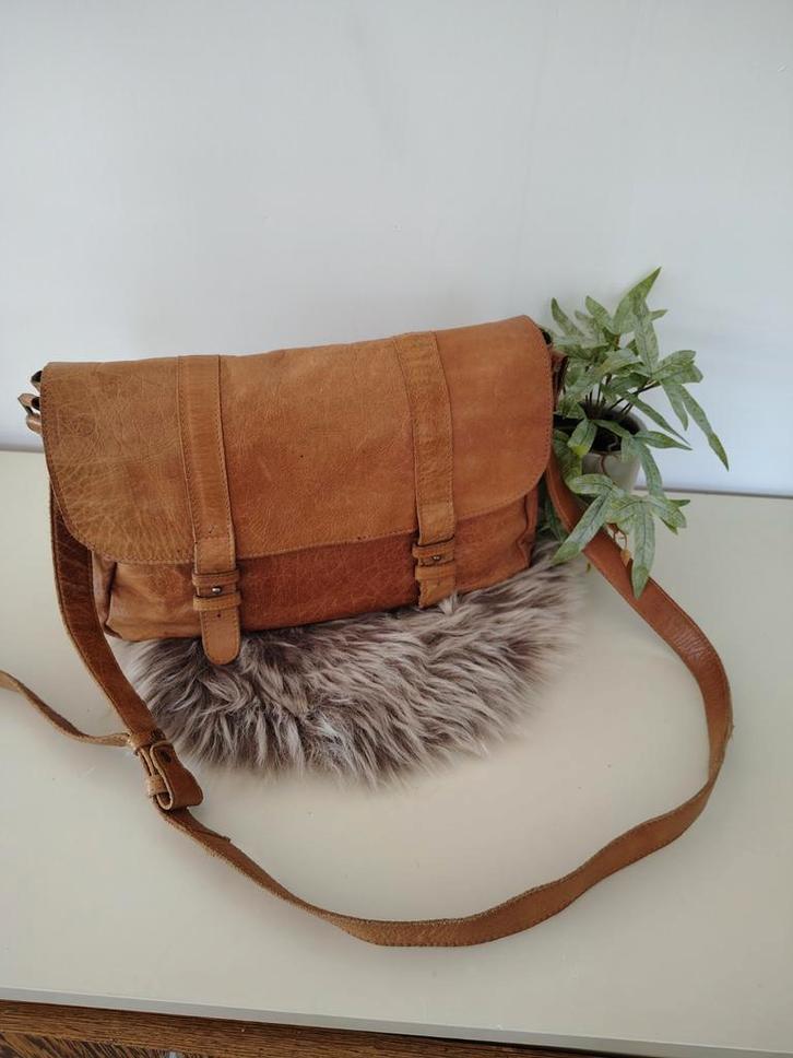 Pieces Girls Fia Leren Schoudertas, Sieraden, Tassen en Uiterlijk, Tassen | Damestassen, Gebruikt, Schoudertasje, Bruin, Ophalen of Verzenden