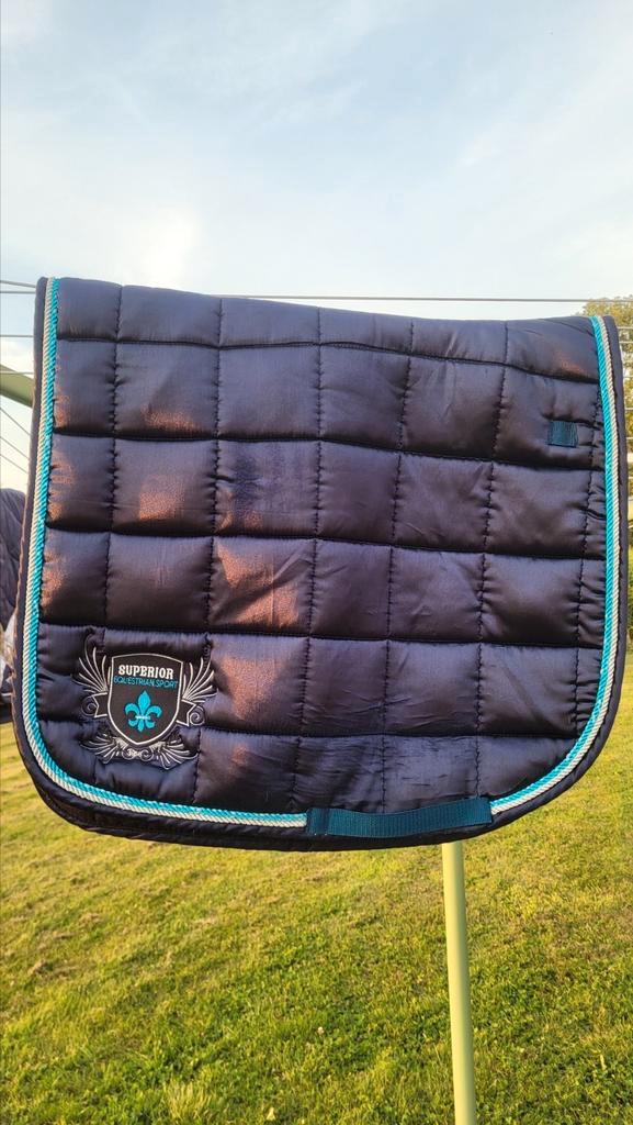 HORKA zadeldekje. Donkerblauw met logo. FULL DRESSUUR, Dieren en Toebehoren, Paarden en Pony's | Dekens en Dekjes, Zo goed als nieuw