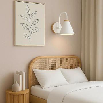Moderne Wandlamp - Wit met Houten Details beschikbaar voor biedingen