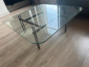 Glazen salontafel beschikbaar voor biedingen