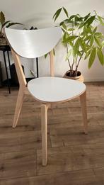 2 witte eetkamerstoelen met houten poten, Ophalen, Zo goed als nieuw, Wit, Twee