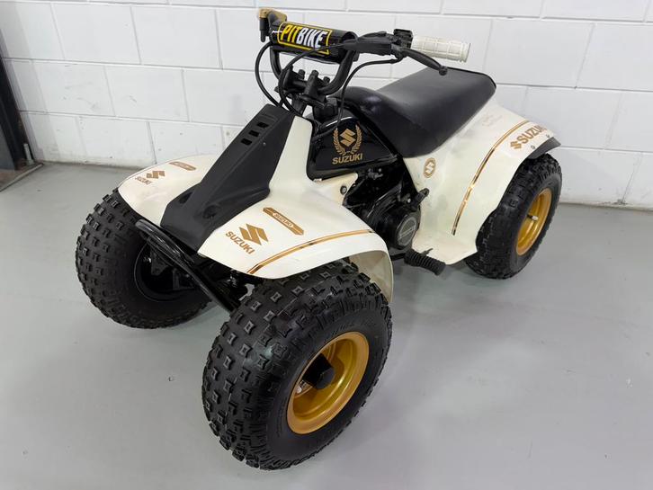 MET SPOED GEVRAAGD SUZUKI QUADS, Motoren, Quads en Trikes, Ophalen of Verzenden