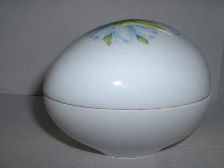 Porseleinen decoratief sier ei 2 delig, Antiek en Kunst, Antiek | Porselein, Ophalen of Verzenden