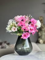 Zijden boeket inclusief vaas Nieuw, Huis en Inrichting, Woonaccessoires | Kunstplanten en Kunstbloemen, Binnen, Triesflowerartist@outlook.com