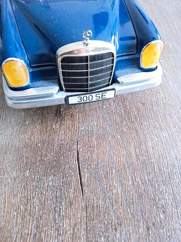 Mercedes 300se 1/18 beschikbaar voor biedingen