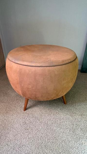 Vintage ronde naaidoos op pootjes met originele inzet beschikbaar voor biedingen