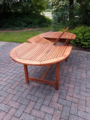 Uitschuifbare teakhouten tuintafel beschikbaar voor biedingen