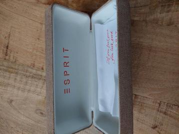 Brillenkoker Esprit beige kleur beschikbaar voor biedingen