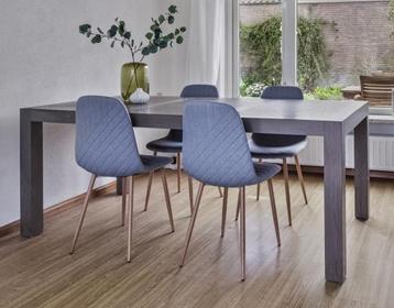 Eettafel hout beschikbaar voor biedingen