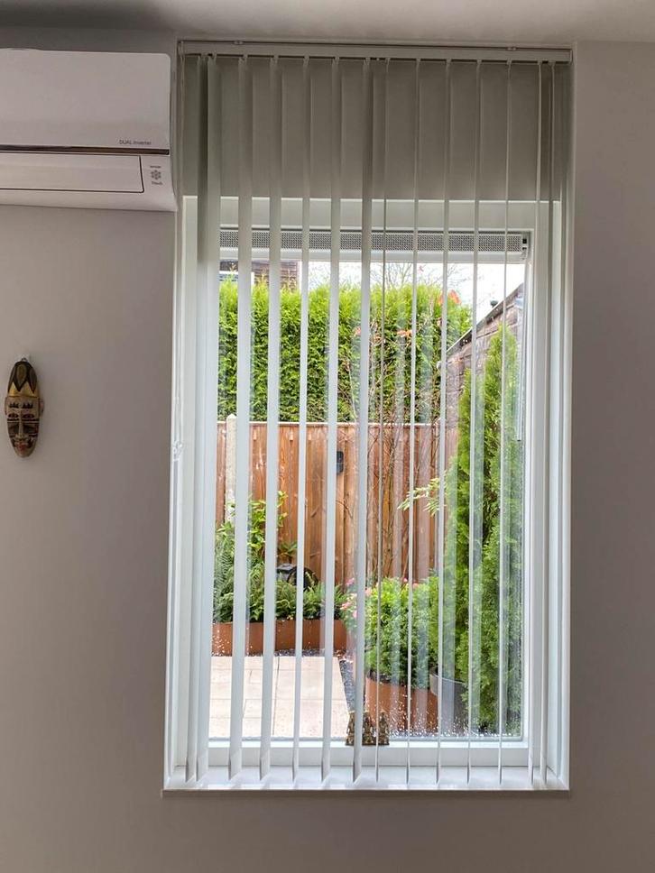 Verticale lamellen, Huis en Inrichting, Stoffering | Gordijnen en Lamellen, Gebruikt, 200 cm of meer, 150 tot 200 cm, Wit, Ophalen