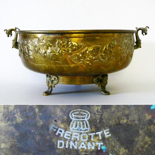 Dinant bloempot met griffioenen en mythologische figuren, Antiek en Kunst, Antiek | Koper en Brons, Ophalen of Verzenden