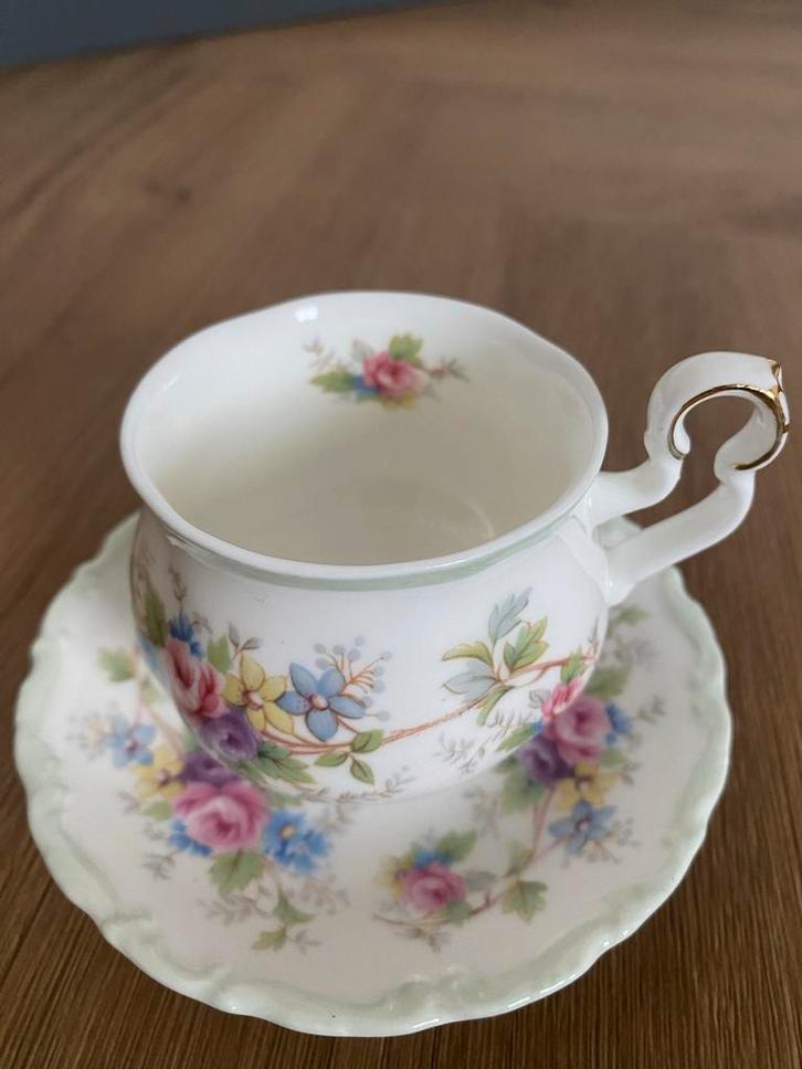 Royal Albert Colleen Kop & Schotel, Huis en Inrichting, Keuken | Servies, Gebruikt, Kop(pen) en/of Schotel(s), Overige stijlen