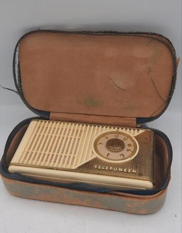 Vintage Telefunken Transistorradio met Originele Etui beschikbaar voor biedingen