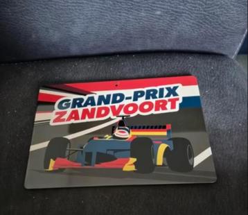 Metaal bord grand-prix zandvoort met look a like red bull beschikbaar voor biedingen