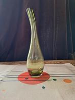 Olijfgroene vaas, Huis en Inrichting, Woonaccessoires | Vazen, Ophalen of Verzenden, Minder dan 50 cm, Groen, Glas