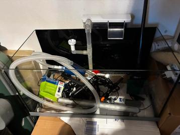 Mooie Aquarium leeg met accessoires 60x30x30 beschikbaar voor biedingen