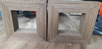 2 spiegels 52 bij 52 cm, rieten lijst beschikbaar voor biedingen