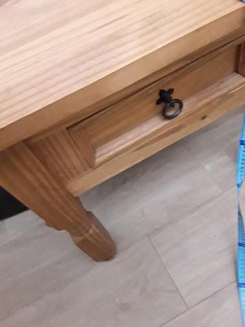 Grenen bijzet tafel beschikbaar voor biedingen