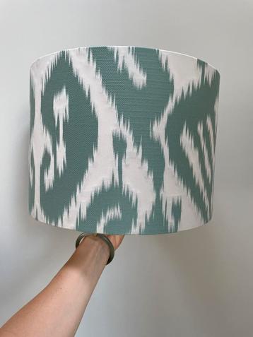 Oud & R-style Ikat lampenkap beschikbaar voor biedingen