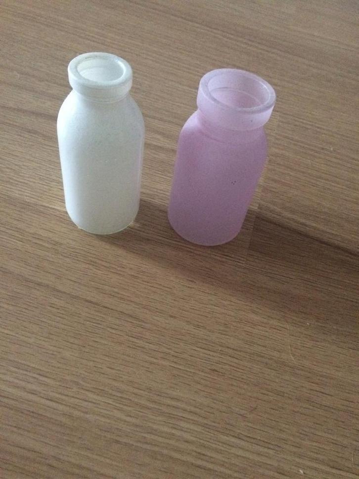 Vaasje roze wit glas accessoires interieur flesje vaas, Huis en Inrichting, Woonaccessoires | Vazen, Gebruikt, Overige kleuren