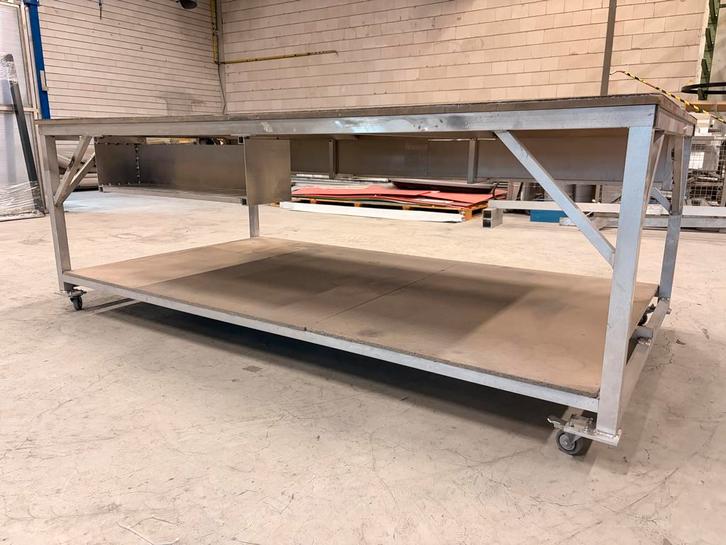 Solide werktafel met zwenkwielen, Doe-het-zelf en Verbouw, Werkbanken, Gebruikt, 120 tot 170 cm, Ophalen