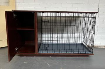 Hondenbench met houten ombouw  beschikbaar voor biedingen