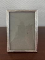 Vintage fotolijstje Jyden, brede metalen rand bol glas 10*15, Ophalen of Verzenden