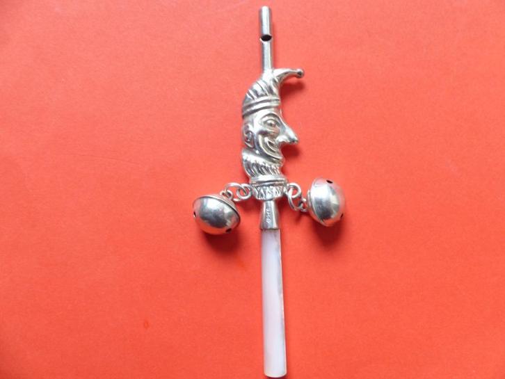 Mooie Zilveren Rammelaar Harlekijn met Fluitje en 2 bellet, Antiek en Kunst, Antiek | Goud en Zilver, Zilver, Verzenden