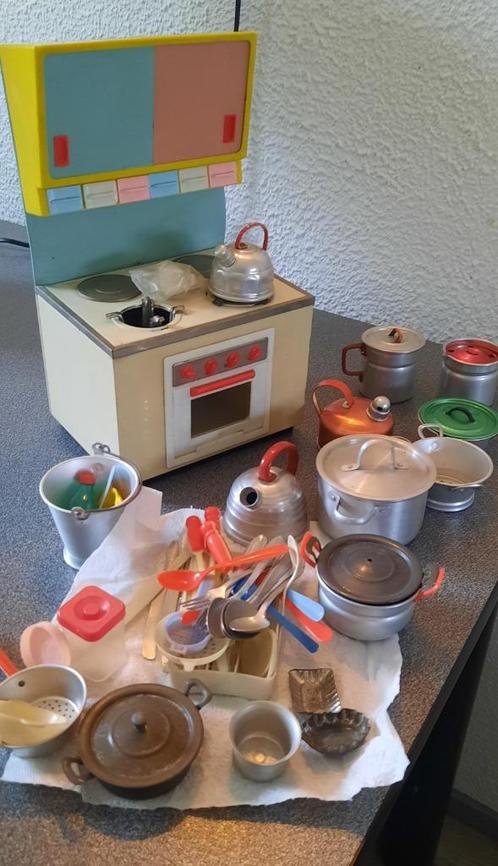 antiek speelgoedkeukentje met accessoires, Antiek en Kunst, Antiek | Speelgoed, Ophalen of Verzenden