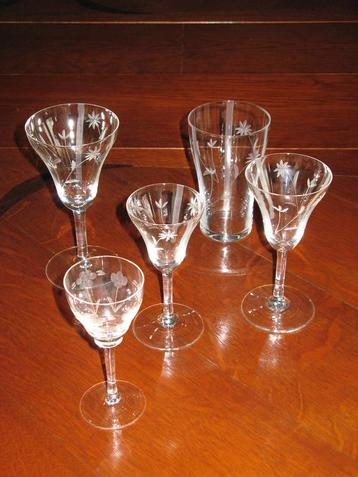 27delig SCHITTEREND KRISTAL GLASSERVIES, ALS NIEUW  beschikbaar voor biedingen