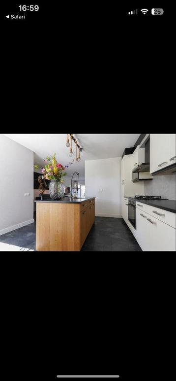 Moderne keuken ( zonder eiland ) beschikbaar voor biedingen
