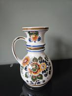 Klein vaasje Delfts Polychroom, nummer 735, Overige kleuren, Aardewerk of Porselein, Ophalen of Verzenden, Zo goed als nieuw