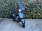 Vespa sprint 2020 grijs full option, Fietsen en Brommers, Ophalen, Zo goed als nieuw, Benzine, Vespa