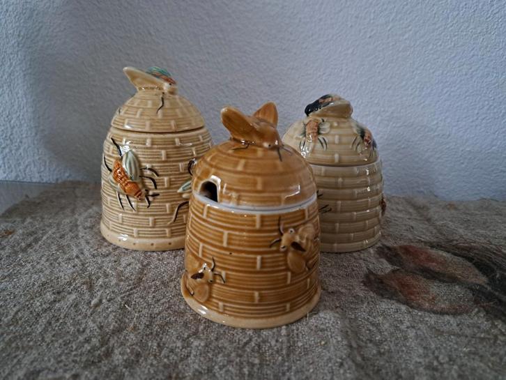 Vintage honingpotten  bijenkorfvorm prijs per stuk, Huis en Inrichting, Keuken | Keukenbenodigdheden, Gebruikt, Ophalen of Verzenden