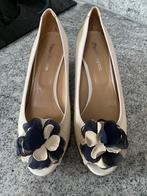 Pumps met sleehak maat 41 beige lakleer met blauw PAUL NOYEN, Beige, Ophalen of Verzenden, Schoenen met lage hakken, Zo goed als nieuw