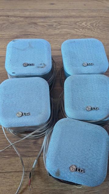 5 LG Speakers - Surround Sound beschikbaar voor biedingen