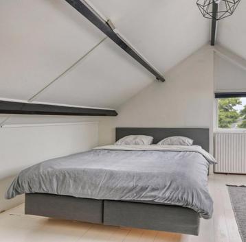Grijs Boxspring 180x200 - Zo Goed Als Nieuw! Leenbakker beschikbaar voor biedingen