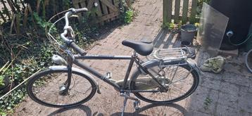 Herenfiets om op te knappen beschikbaar voor biedingen